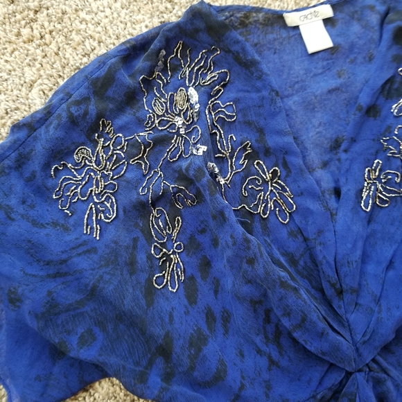 Cache | 100% silk sheer embroidered blouse - Picture 3 of 10